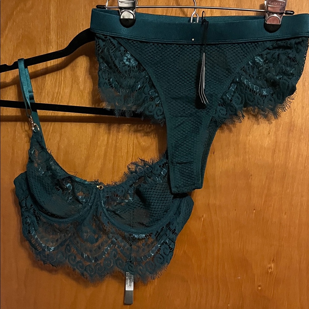 Luxurious Teal Lace Bra Set